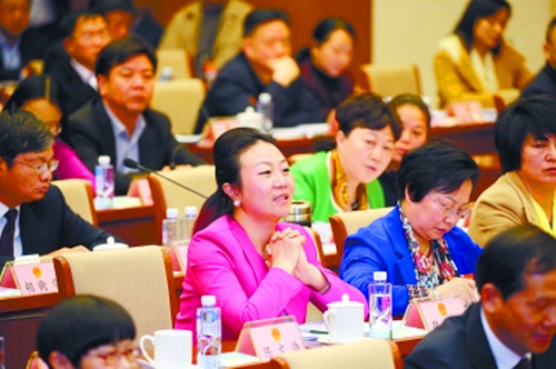 带来六个提案，重点还是“农民工”问题 ——来自三亿·体育-三亿（中国）一站式服务官方网站
智能的全国人大代表张晓庆接受本报记者专访，为进城务