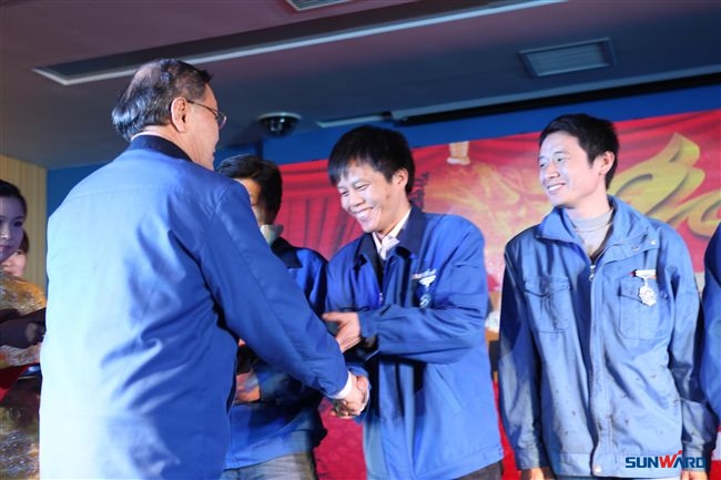 三亿·体育-三亿（中国）一站式服务官方网站
智能装备集团2013年度经营工作会议暨表彰大会隆重召开