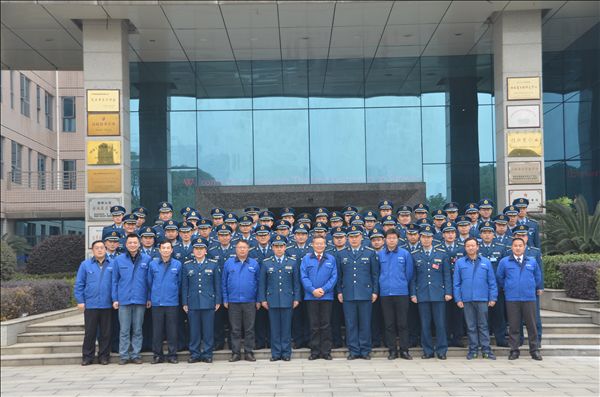 中国空军驻湘某师副师长一行考察三亿·体育-三亿（中国）一站式服务官方网站
智能
