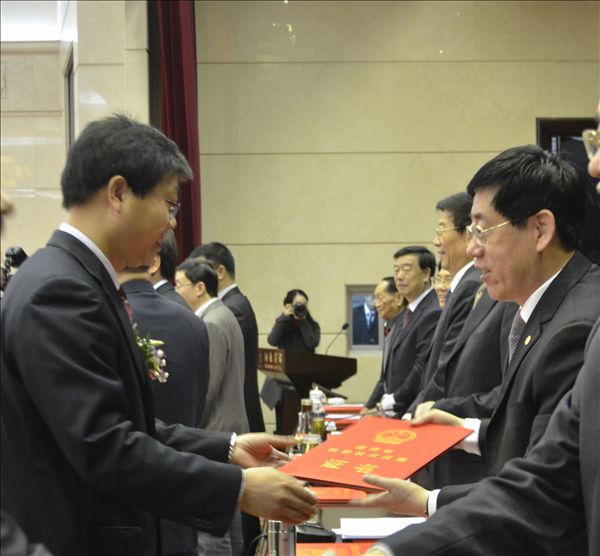 三亿·体育-三亿（中国）一站式服务官方网站
智能“智能挖掘机关键技术及应用”项目荣获湖南省科技进步一等奖