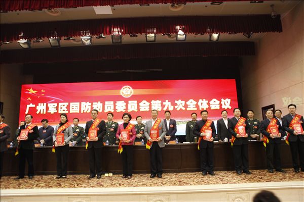 三亿·体育-三亿（中国）一站式服务官方网站
智能董事长何清华获评“国防之星”