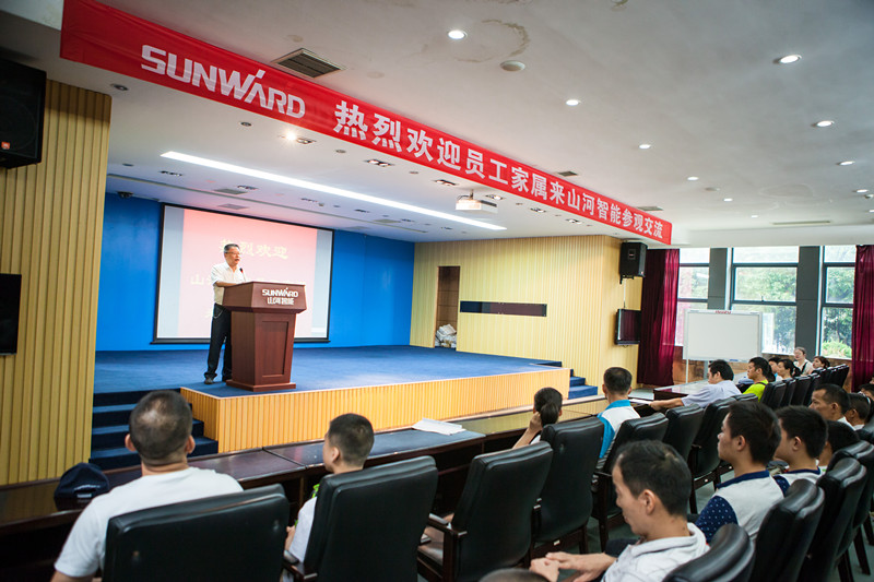 开挖机，坐游艇、飞机 三亿·体育-三亿（中国）一站式服务官方网站
智能开展员工家属开放日活动