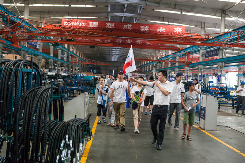 开挖机，坐游艇、飞机 三亿·体育-三亿（中国）一站式服务官方网站
智能开展员工家属开放日活动