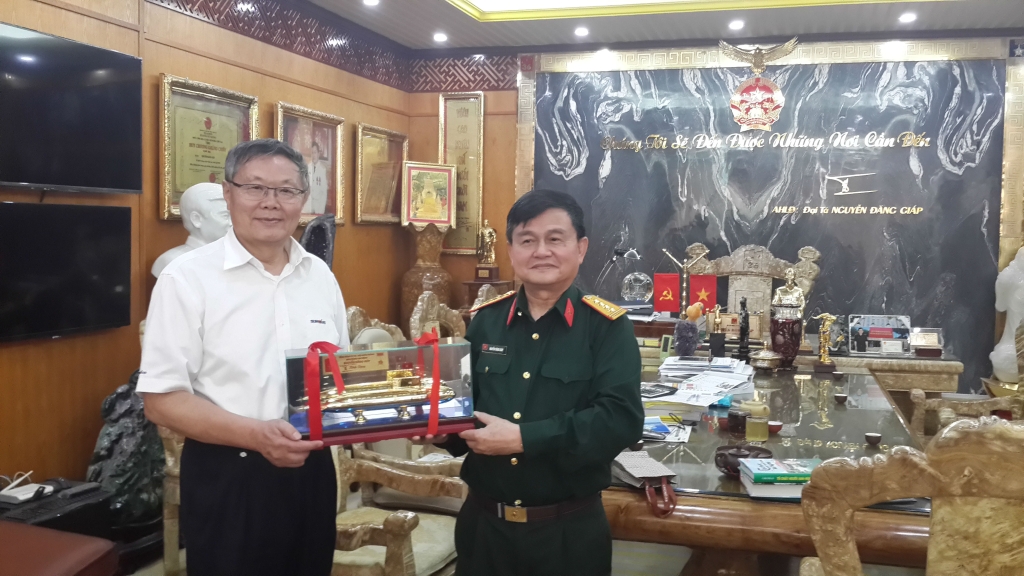 三亿·体育-三亿（中国）一站式服务官方网站
智能高级代表团访问越南