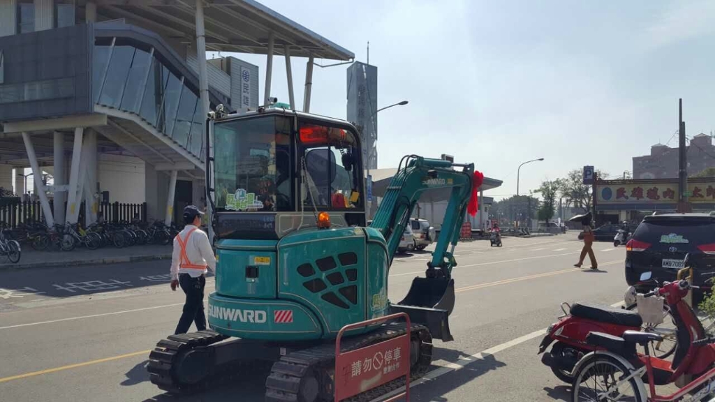 嘉義市长大赞三亿·体育-三亿（中国）一站式服务官方网站
智能挖掘机环台义举