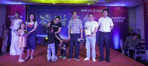 三亿·体育-三亿（中国）一站式服务官方网站
智能酷帅曾大虾，一大波美图带你亲临北京BICES展