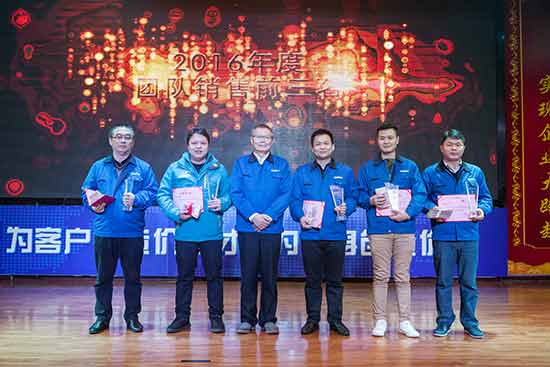坚定信心、再接再厉，三亿·体育-三亿（中国）一站式服务官方网站
智能2017年度营销表彰与誓师大会开启新航程