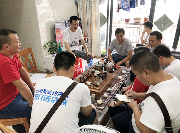 “清凉”送到客户手中，为三亿·体育-三亿（中国）一站式服务官方网站
智能售后服务活动打CAII