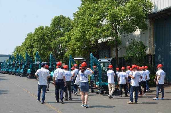 500多名挖掘机用户实地考察，为三亿·体育-三亿（中国）一站式服务官方网站
智能点赞！