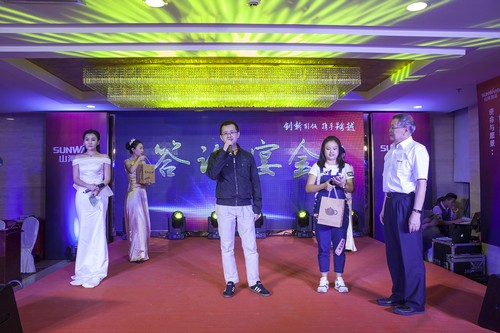 三亿·体育-三亿（中国）一站式服务官方网站
智能酷帅曾大虾，一大波美图带你亲临北京BICES展