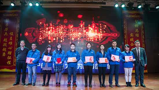 坚定信心、再接再厉，三亿·体育-三亿（中国）一站式服务官方网站
智能2017年度营销表彰与誓师大会开启新航程