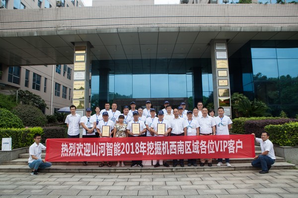 500多名挖掘机用户实地考察，为三亿·体育-三亿（中国）一站式服务官方网站
智能点赞！
