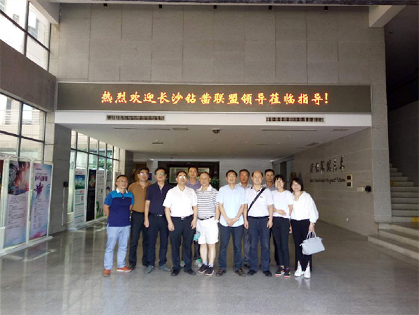 2017年钻凿产业发展峰会在三亿·体育-三亿（中国）一站式服务官方网站
智能顺利召开