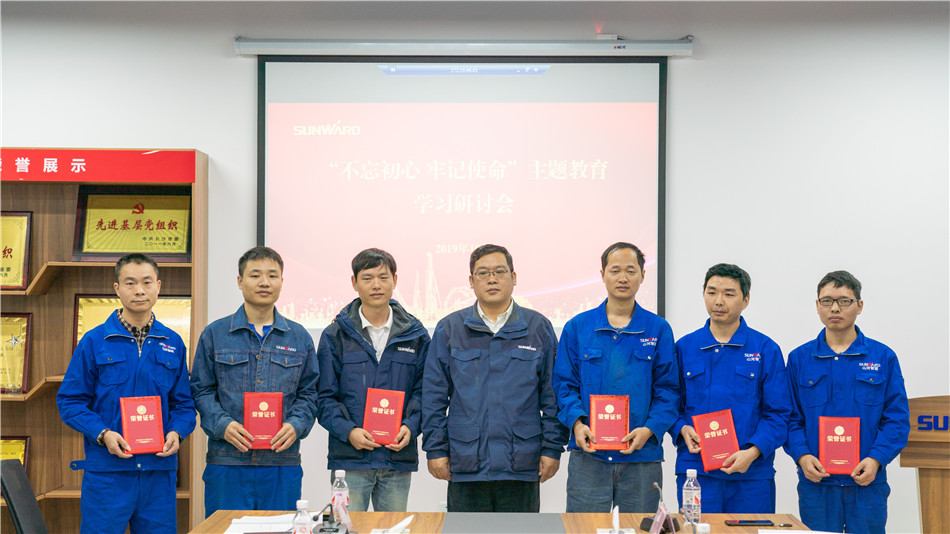 三亿·体育-三亿（中国）一站式服务官方网站
智能举行主题教育学习研讨会暨员工活动中心揭幕仪式