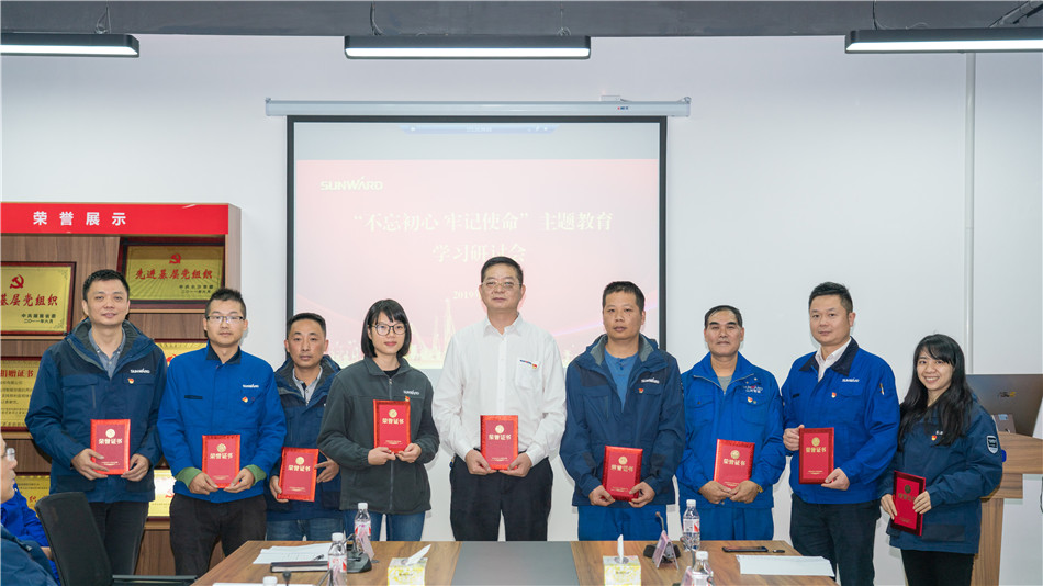 三亿·体育-三亿（中国）一站式服务官方网站
智能举行主题教育学习研讨会暨员工活动中心揭幕仪式