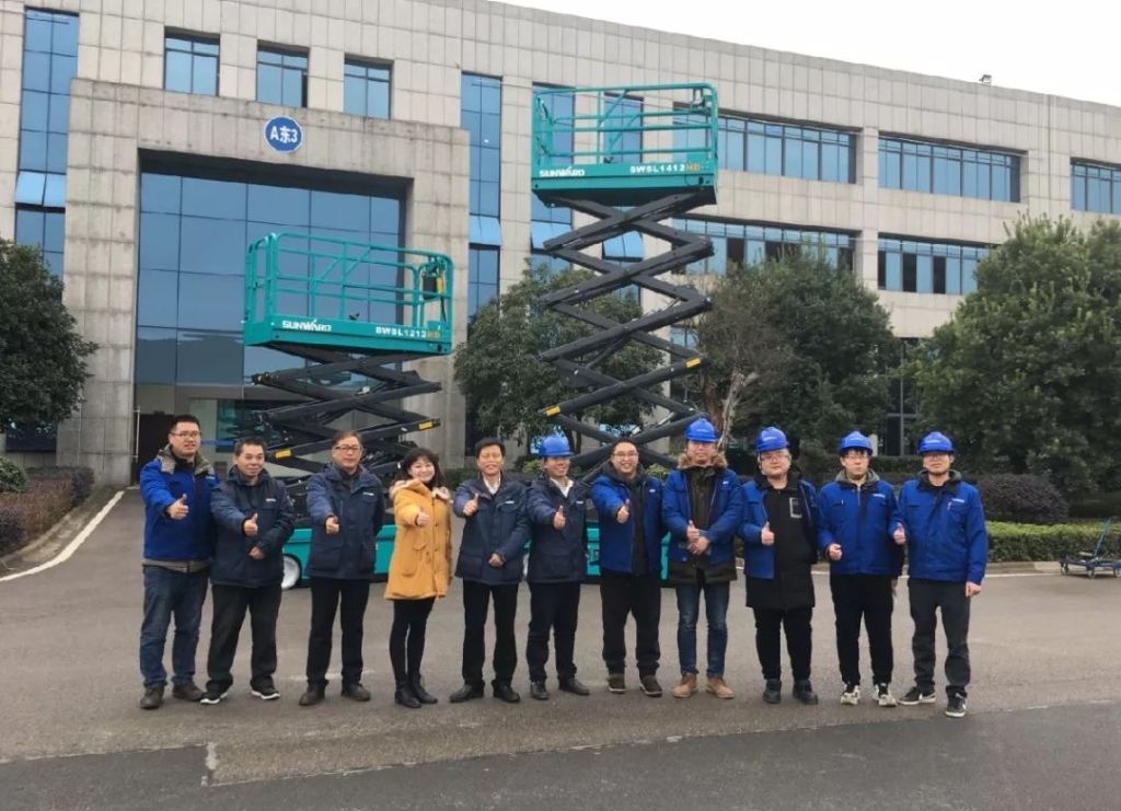 三亿·体育-三亿（中国）一站式服务官方网站
智能电动剪叉式高空作业平台新品首发赴美参展