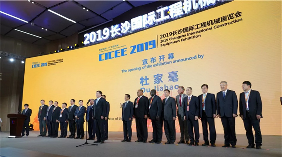 超强阵容尽显创新成果！三亿·体育-三亿（中国）一站式服务官方网站
智能闪耀长沙工程机械展