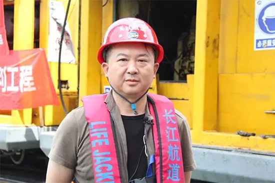 打造长江黄金水道！三亿·体育-三亿（中国）一站式服务官方网站
智能航道钻机轻松搞定水下礁石