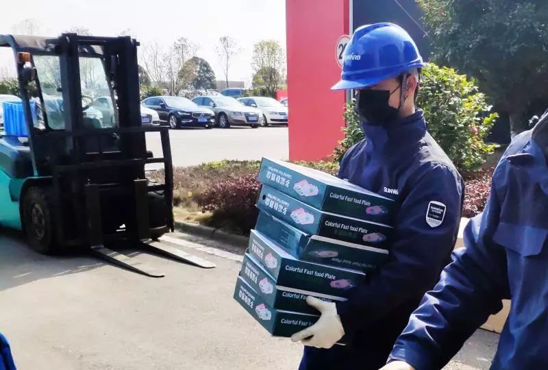 用餐安全有新招,三亿·体育-三亿(中国)一站式服务官方网站
智能4000个保温饭盒送员工