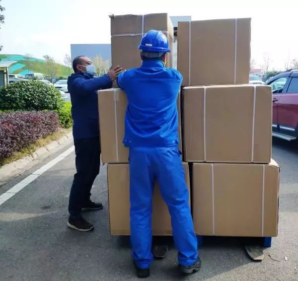 用餐安全有新招，三亿·体育-三亿（中国）一站式服务官方网站
智能4000个保温饭盒送员工