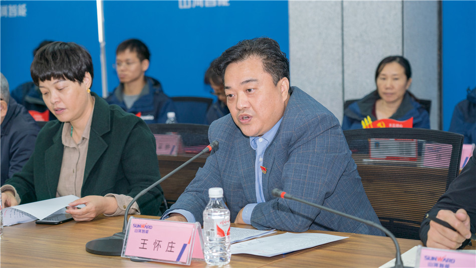 三亿·体育-三亿（中国）一站式服务官方网站
智能举行主题教育学习研讨会暨员工活动中心揭幕仪式
