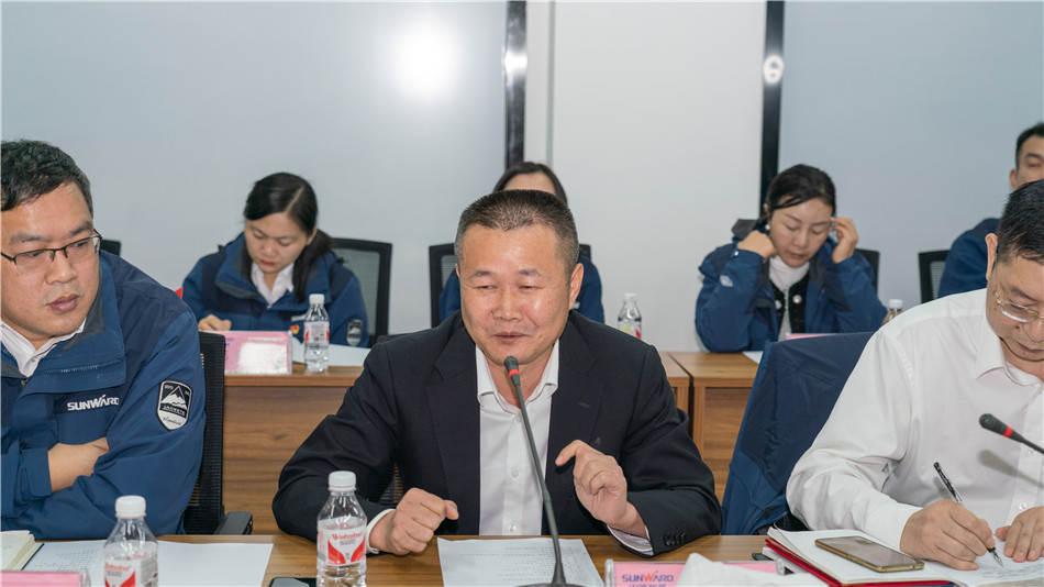 三亿·体育-三亿（中国）一站式服务官方网站
智能举行主题教育学习研讨会暨员工活动中心揭幕仪式