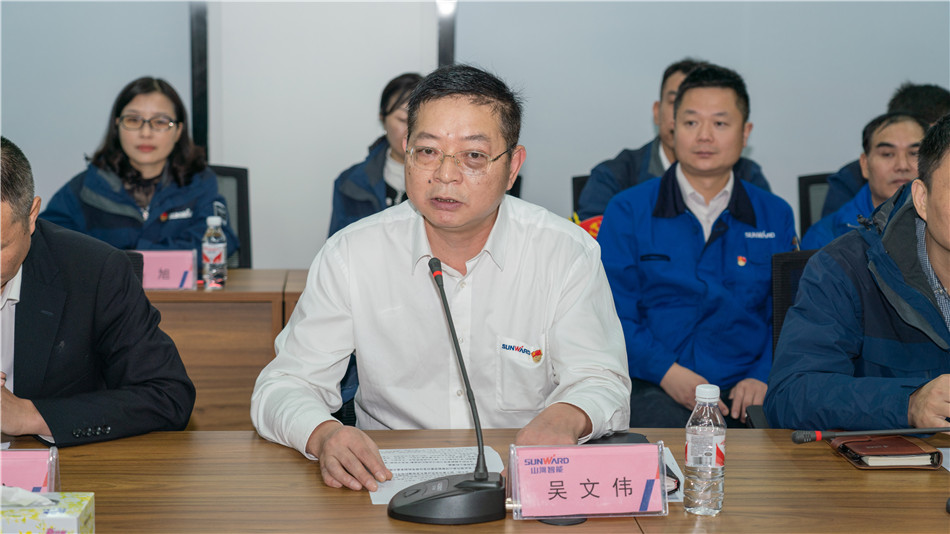 三亿·体育-三亿（中国）一站式服务官方网站
智能举行主题教育学习研讨会暨员工活动中心揭幕仪式