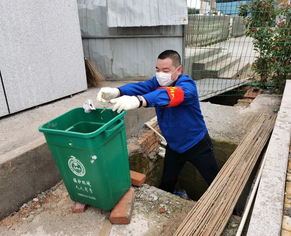 三亿·体育-三亿（中国）一站式服务官方网站
智能党员志愿者开展义务环境清扫