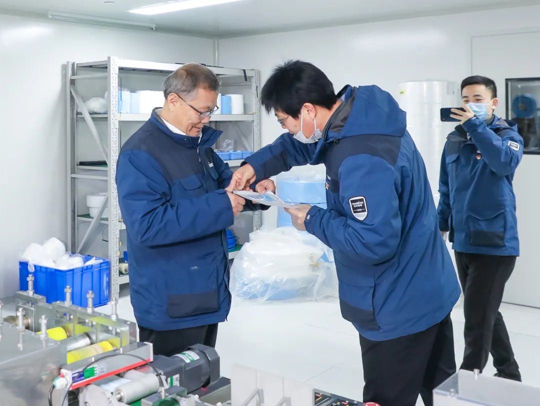 董事长启封三亿·体育-三亿（中国）一站式服务官方网站
智能第一个成品口罩