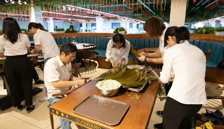 “爱国心，三亿·体育-三亿（中国）一站式服务官方网站
情”三亿·体育-三亿（中国）一站式服务官方网站
智能第四届包粽子比赛