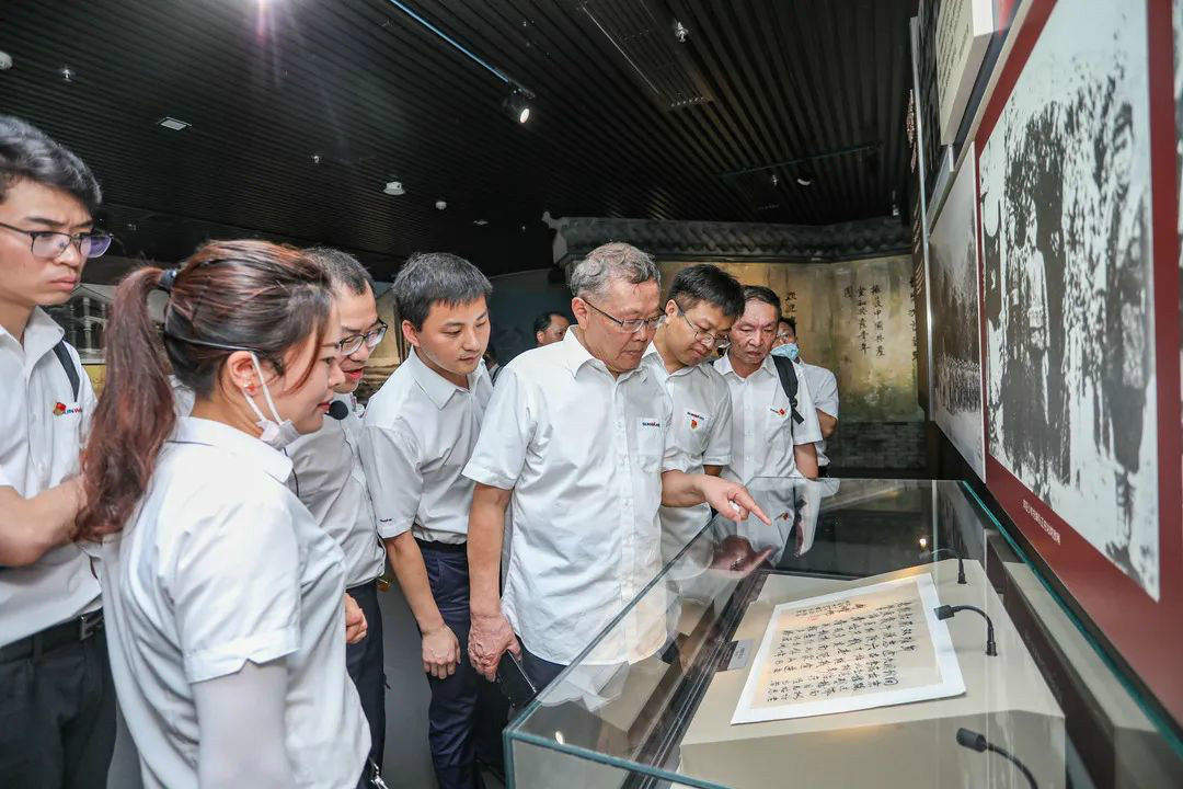 公道正派出清风正气，廉洁自律塑良好形象——三亿·体育-三亿（中国）一站式服务官方网站
智能开展中高层干部廉洁教育活动
