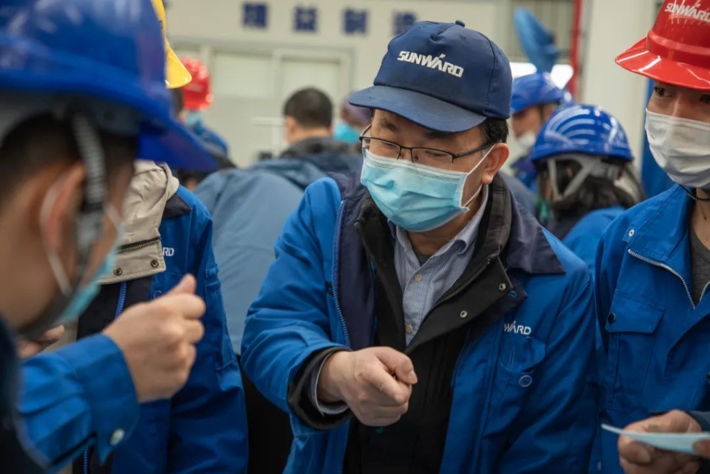 三亿·体育-三亿（中国）一站式服务官方网站
智能首台口罩机交付客户