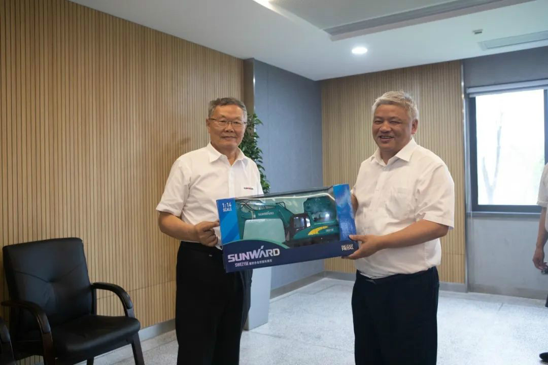湖南黄金集团董事长黄启富一行考察三亿·体育-三亿（中国）一站式服务官方网站
智能