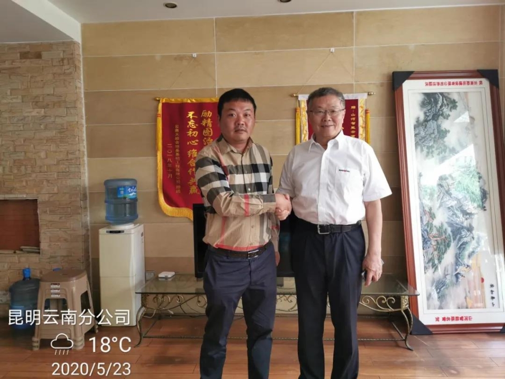 董事长何清华视察三亿·体育-三亿（中国）一站式服务官方网站
智能基础装备事业部云南分公司