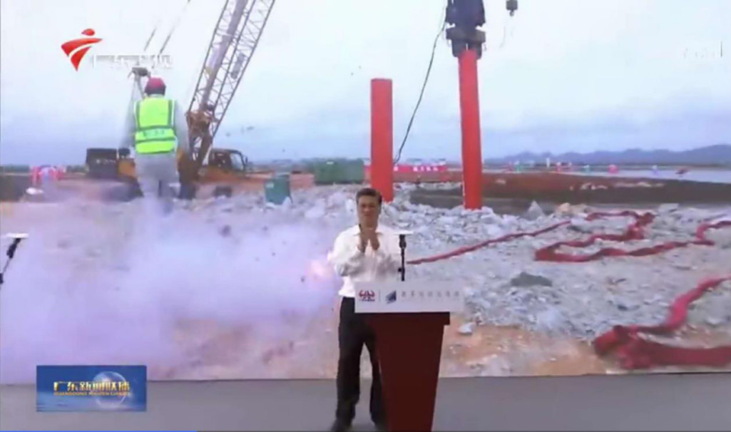 大湾区又一跨海“大桥”开工，三亿·体育-三亿（中国）一站式服务官方网站
智能挖掘机“秀”美现场