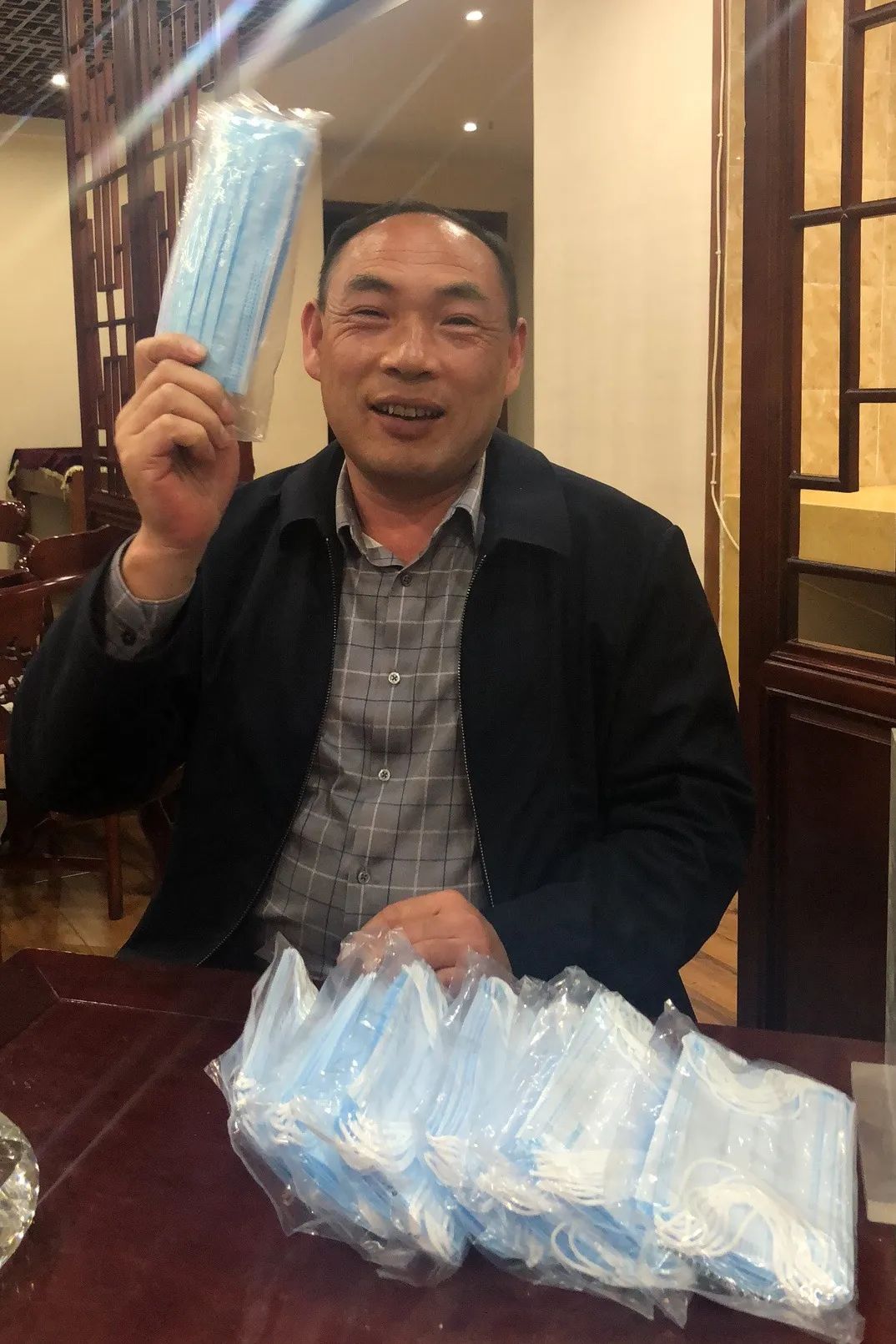 三亿·体育-三亿（中国）一站式服务官方网站
智能首批10万只自产口罩发放客户