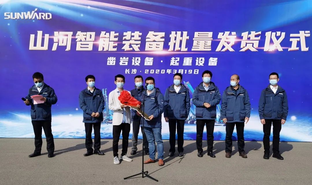 战“疫”捷报频传来！三亿·体育-三亿（中国）一站式服务官方网站
智能凿岩、起重设备批量发车
