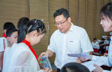 精准服务共建家园，解决刚需心怀感恩——三亿·体育-三亿（中国）一站式服务官方网站
智能首期职工子女暑期托管班圆满结班