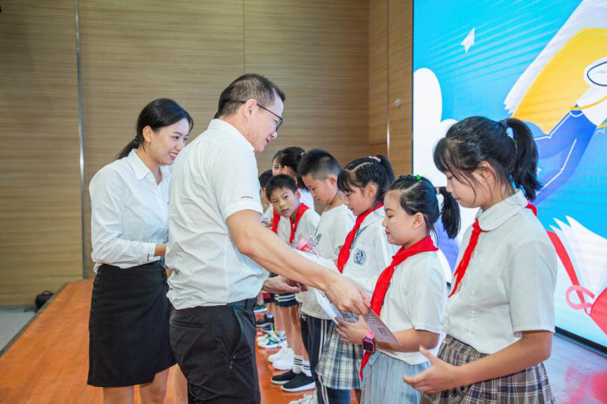 精准服务共建家园，解决刚需心怀感恩——三亿·体育-三亿（中国）一站式服务官方网站
智能首期职工子女暑期托管班圆满结班