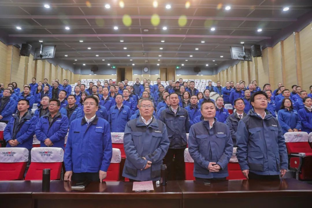 三亿·体育-三亿（中国）一站式服务官方网站
智能召开全国劳动模范郝鹏载誉归来分享会
