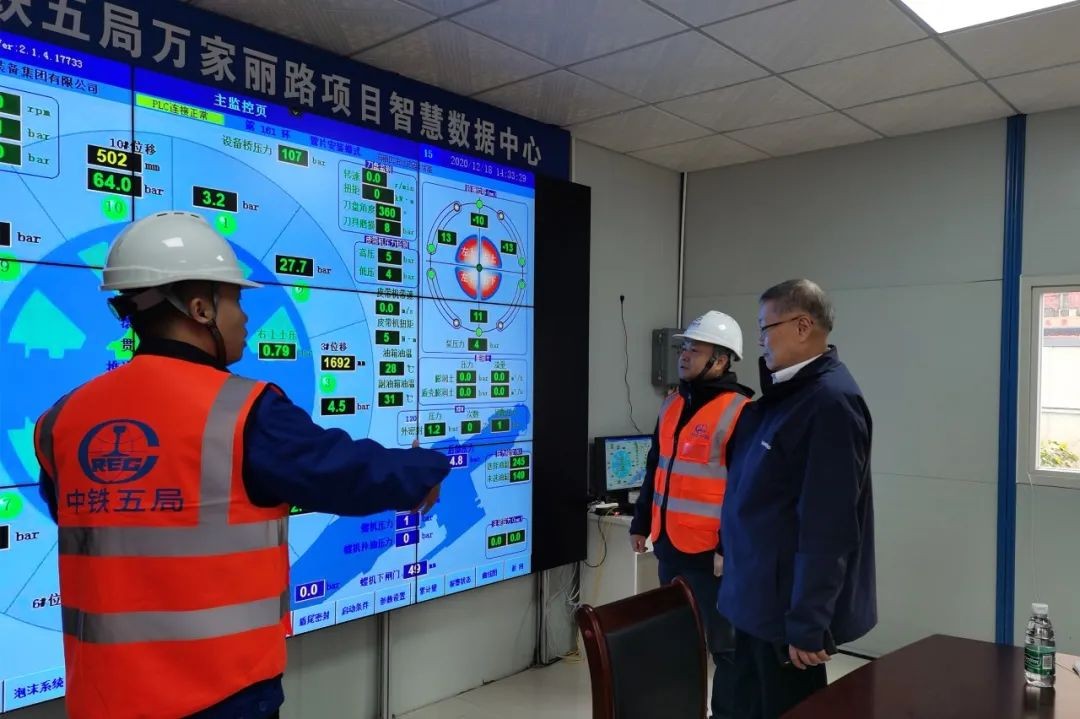 何清华亲临中铁三亿·体育-三亿（中国）一站式服务官方网站
盾构施工项目指导工作