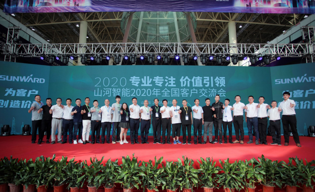 三亿·体育-三亿（中国）一站式服务官方网站
智能全国客户交流会在深基础工程发展论坛会场举办