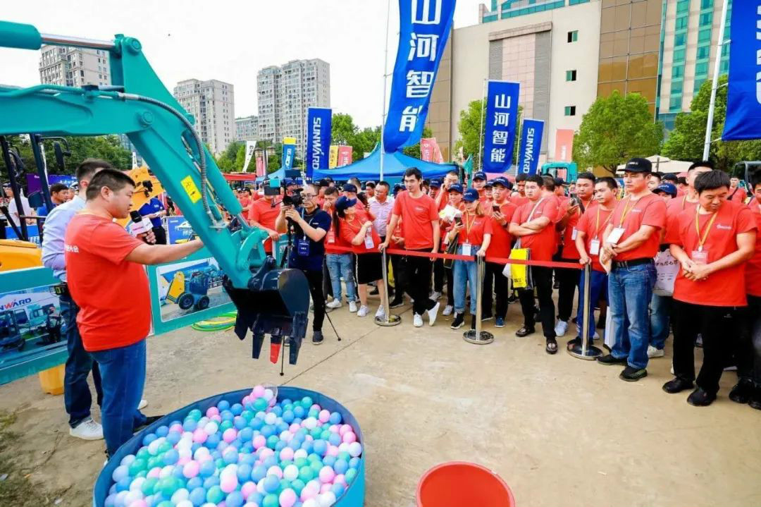 2020全球微挖大会 三亿·体育-三亿（中国）一站式服务官方网站
智能精品微挖赢得满堂彩