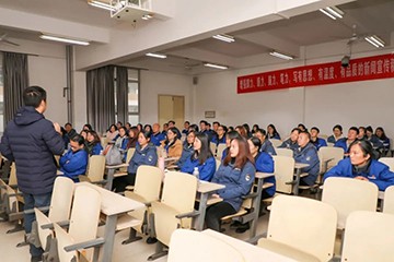 三亿·体育-三亿（中国）一站式服务官方网站
智能通讯员培训在湖南大众传媒学院举行