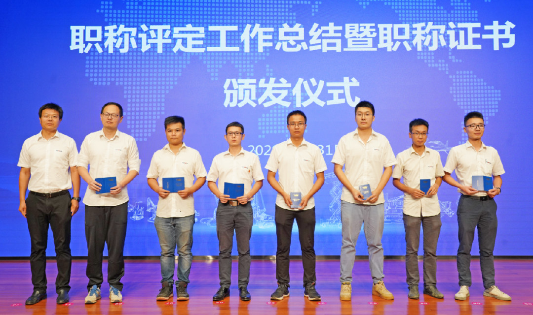 致敬研发 | 三亿·体育-三亿（中国）一站式服务官方网站
智能举办职称评定工作总结暨职称证书颁发仪式