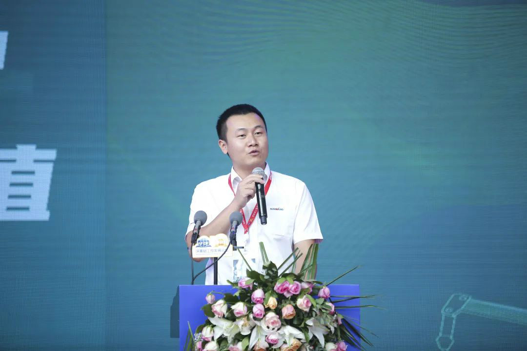 三亿·体育-三亿（中国）一站式服务官方网站
智能全国客户交流会在深基础工程发展论坛会场举办