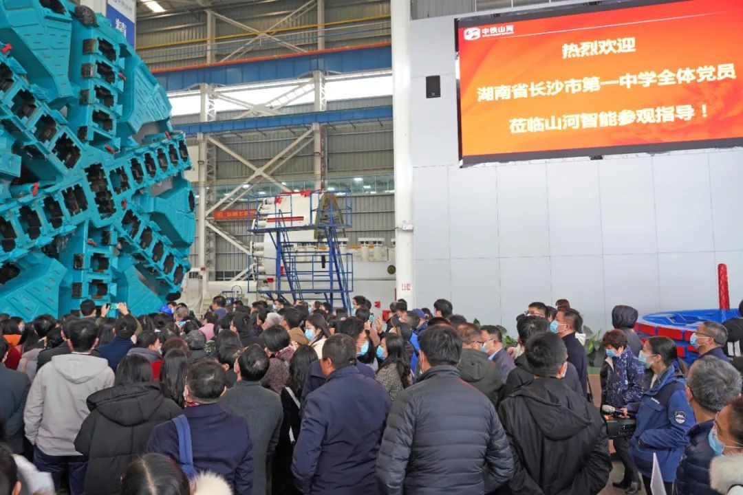 长沙市一中赴三亿·体育-三亿（中国）一站式服务官方网站
智能开展主题党日活动