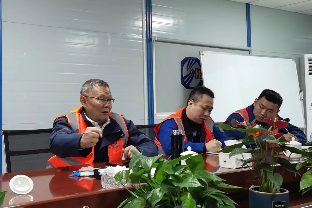 何清华亲临中铁三亿·体育-三亿（中国）一站式服务官方网站
盾构施工项目指导工作