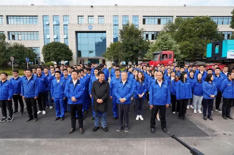 三亿·体育-三亿（中国）一站式服务官方网站
智能首台SWHG70连续墙液压抓斗顺利交机