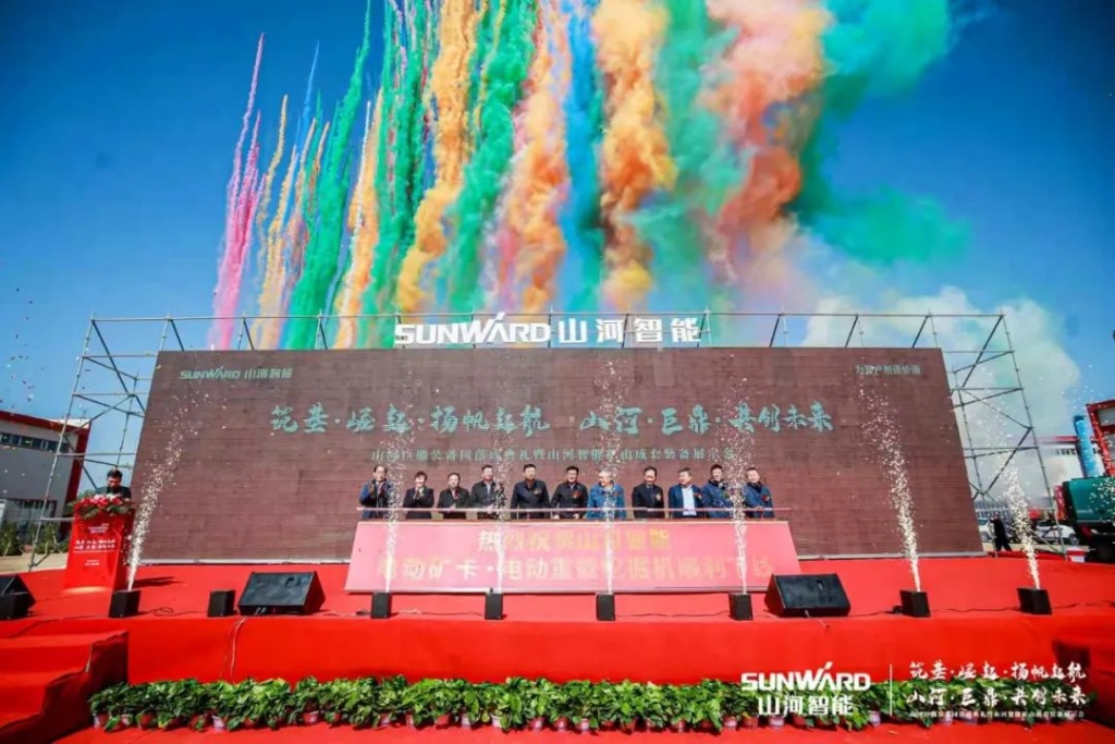 向绿色矿山进击！三亿·体育-三亿（中国）一站式服务官方网站
巨鼎装备园落成